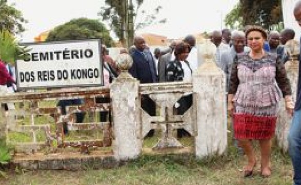 Carolina Cerqueira visita centro histórico de Mbanza kongo