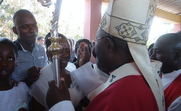 “Cristãos não se devem apegar aos bens matérias para não perderem a santidade” apela Dom Benedito