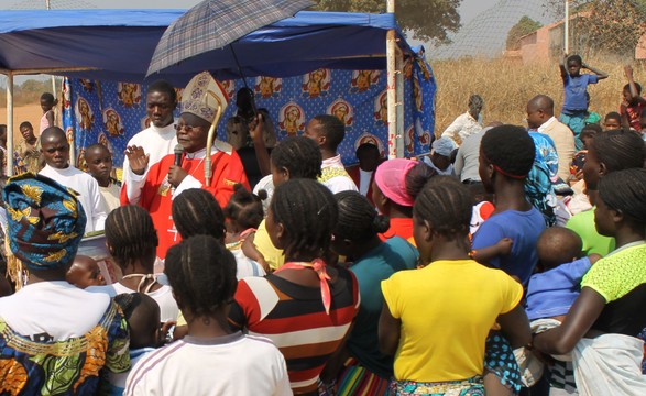 “Não é bom o cristão viver sem o sacramento” Dom Benedito na visita a comunidade de Catembo