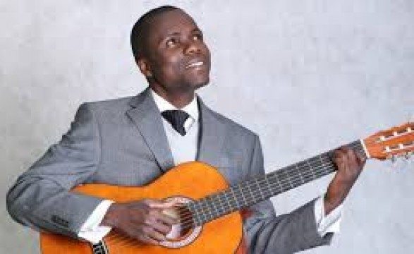 Célsio Mambo solidário com doentes do Josina Machel