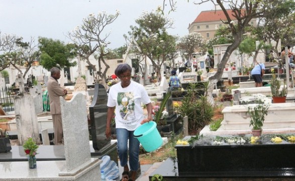 Cidadãos queixam-se de actos de vandalismo em cemitérios de Luanda