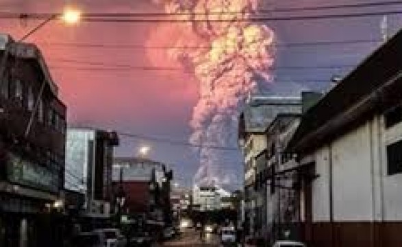 Chile decreta estado de emergência após erupção de vulcão