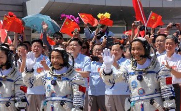 Nave chinesa Shenzhou-10 regressou à Terra