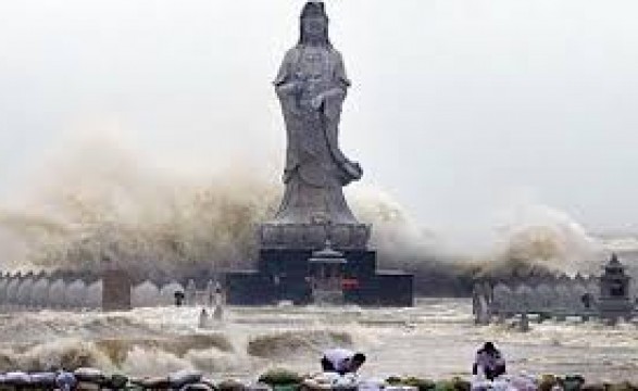 Tufão Mujigae fustiga China