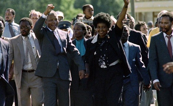 Winnie Mandela foi um ícone da luta contra o apartheid diz Chissano