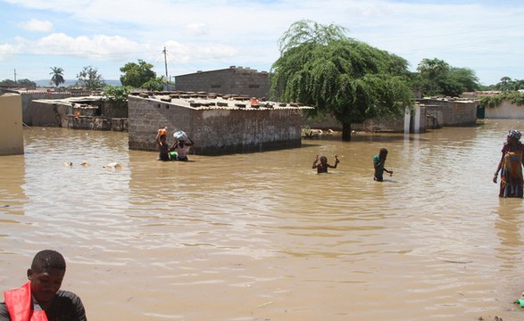 Chuvas com ventos fortes destroem mais de cem casas em Cabinda