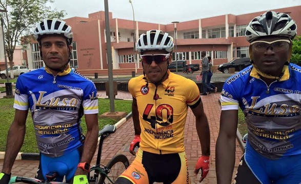 Ciclistas da volta Angola homenageados em Benguela 