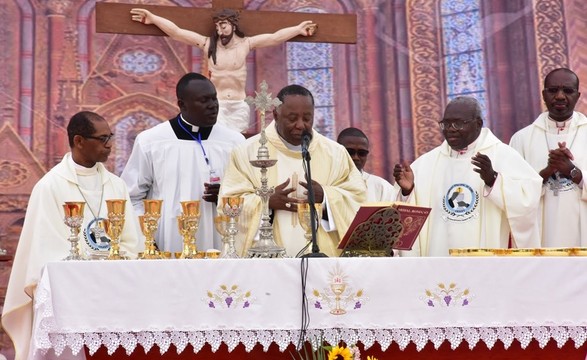 Dom Filomeno agradece a todos os sacerdotes pela doação e entrega alegre a igreja