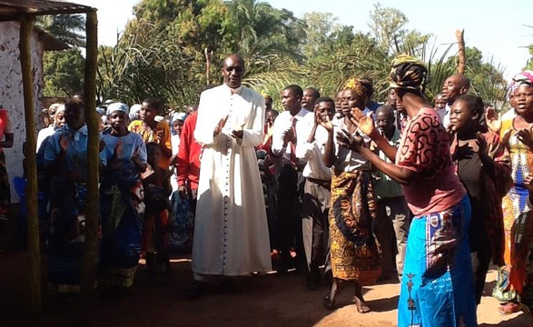 Arcebispo de saurimo inicia visita pastoral as periferias da arquidiocese