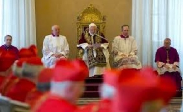 Vaticano: Bento XVI avalia publicação de documento sobre o próximo Conclave