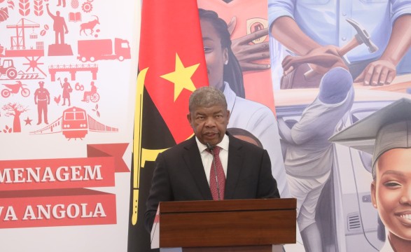 Agostinho Neto, Holden Roberto e Jonas Savimbi condecorados