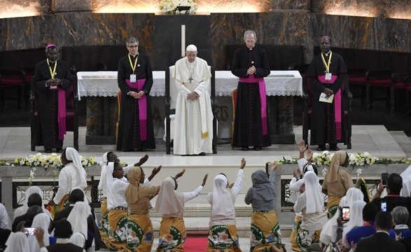 Papa a consagrados: encontrar na doação a fonte da nossa identidade