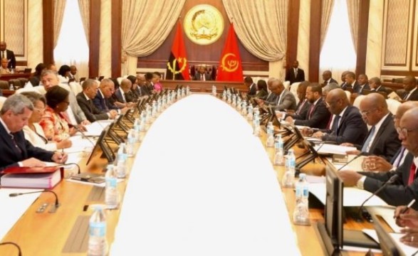 Conselho da república reunido: friends of angola cobra do presidente discussão sobre fome, impostos e justiça para vítimas de julho