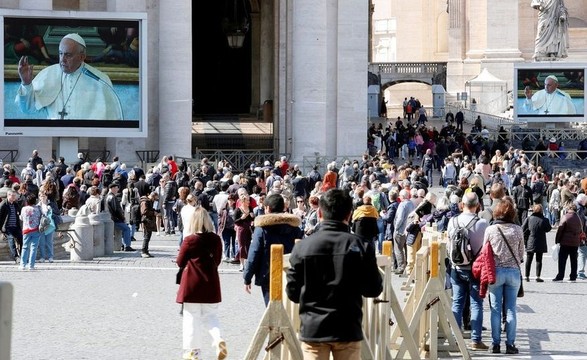 Covid-19: Papa deixa mensagem de esperança, em audiência transmitida através da internet