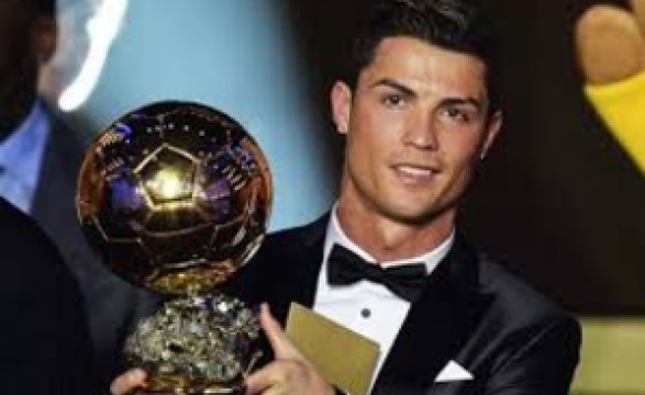 CR7 mais uma bola de ouro