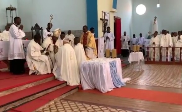 Arcebispo Huambo alerta que não há eucaristia sem sacerdote e nem sacerdote sem eucaristia