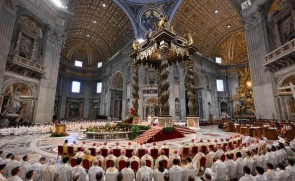 Papa a sacerdotes na Missa do Crisma: renovar o 