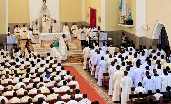 Renovação dos votos de consagração deve uni-los a Cristo é o apelo do Arcebispo do Lubango