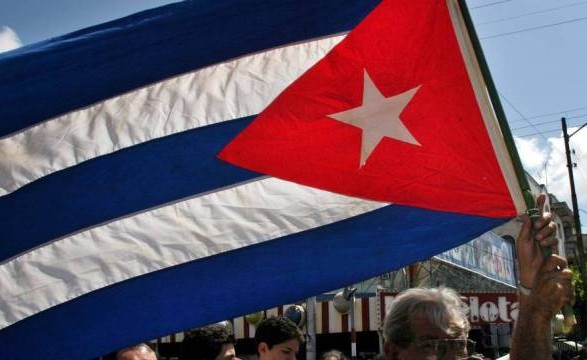 Cuba acaba com exigência de autorização para viagens ao exterior