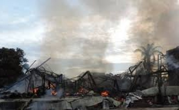 Edifício da cultura em Benguela destruído pelo fogo