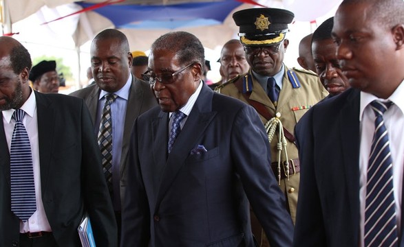 Moção de destituição de Mugabe será apresentada nas duas câmaras do parlamento
