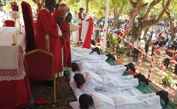 Diocese do Lwena ganha 5 novos diáconos