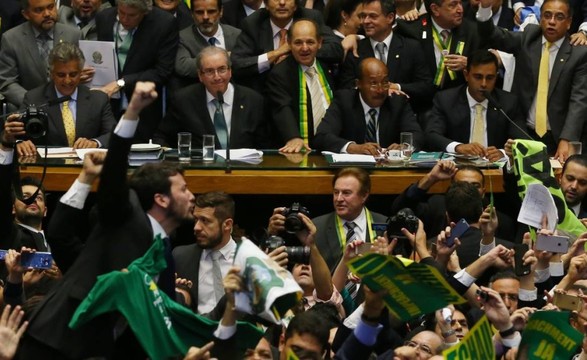 Dilma perde a batalha do impeachment na câmara! Processo vai ao Senado