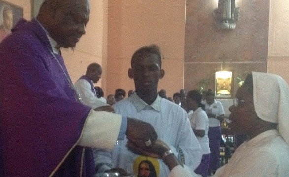 Oração e jejum pela paz convocado pelo papa une católicos em Mbanza Congo