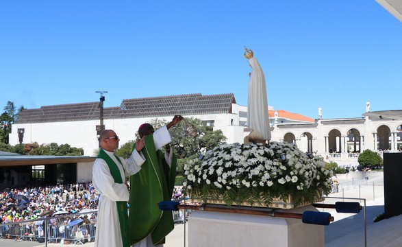 Fé é a aplicação prática do mandamento do amor considera arcebispo do Lubango