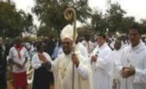 Bispo de viana convida fieis a refletirem a vocação baptismal no ano da fé.