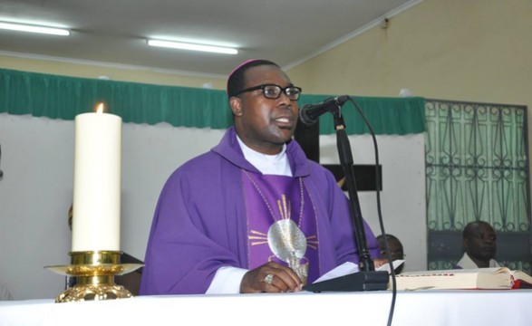 Bispo auxiliar de Luanda celebra missa de abertura da porta santa na paróquia de Fátima