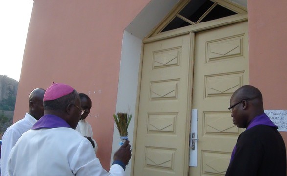 A menos de 2 meses para o encerramento do Ano da Misericórdia Malanje abre mais uma porta Santa 