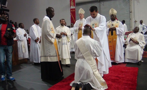 “Ser sacerdote significa ser homem de oração” Dom Benedito na ordenação diaconal e sacerdotal