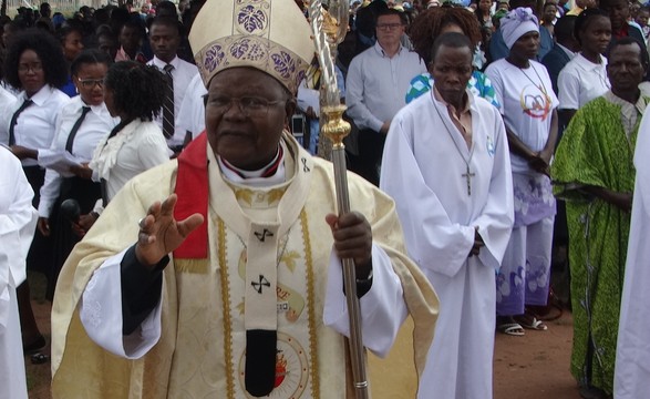 Jovens nunca abandonem Cristo apela Dom Benedito