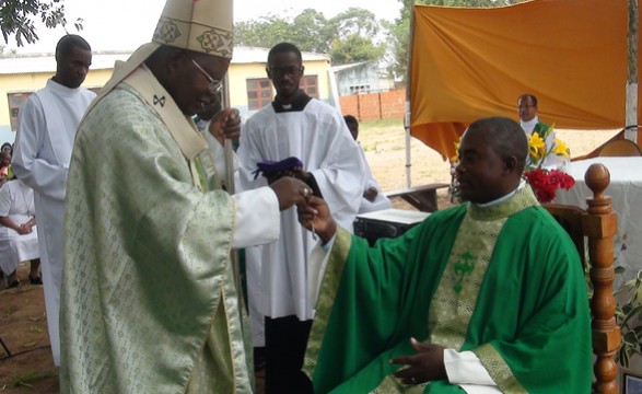 Missão de Santa Teresinha do Menino Jesus de Caculama tem um novo pároco