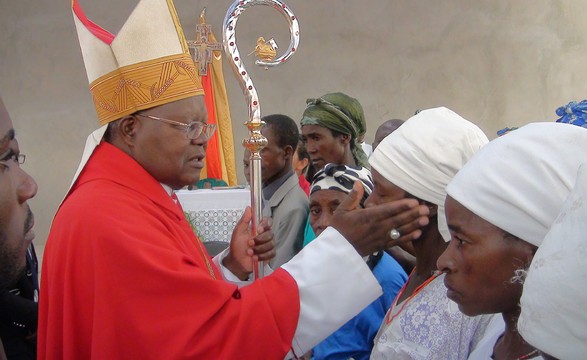 Bispo finaliza visita na missão de Cangandala