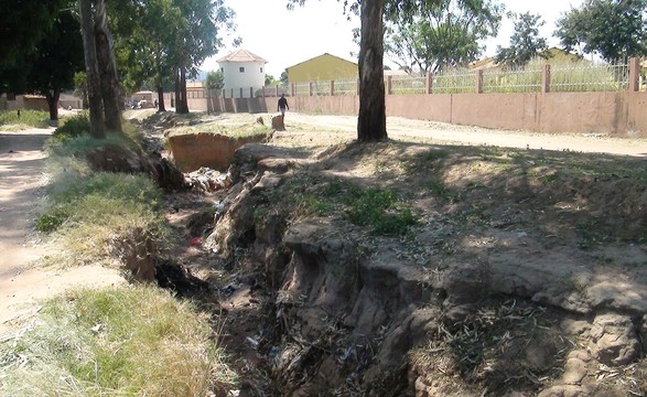 Bairro Katepa ameaçado por Ravina