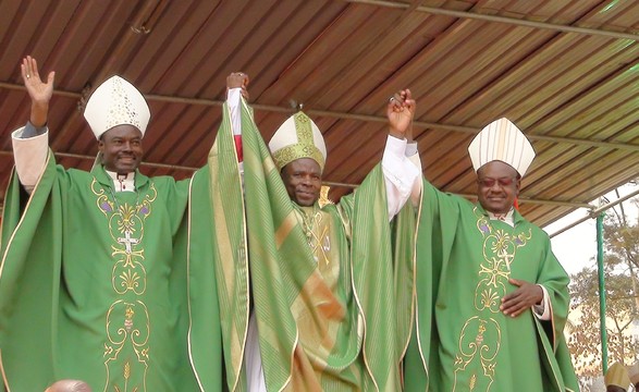 “Paciência alegria no serviço” Lema de Dom Kiala ordenado este domingo.