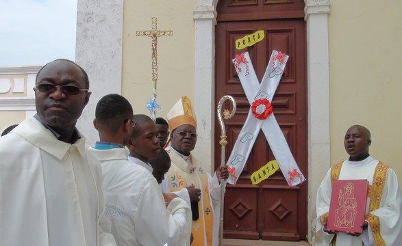 “ Quem não perdoa nunca esta em paz” Dom Benedito na abertura da porta Santa 