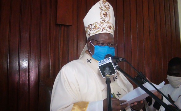 Arcebispo de Malanje critica realização de festas e aglomeração de pessoas