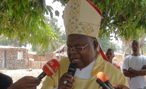 Arcebispo de Malange reintegra comunidade de santo António em tala mu Ngongo