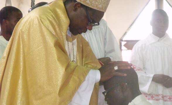 Administrador diocesano de Luanda ordena novo diácono
