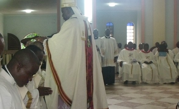Arquidiocese de Luanda ganhou cinco novos obreiros para a vinha do senhor
