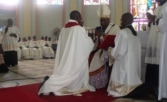 Igreja de Luanda acolhe novos diáconos e sacerdotes