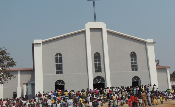 39 anos depois reaberta as portas da missão de católica de Salimbondwe na comuna do Alto-Hama .