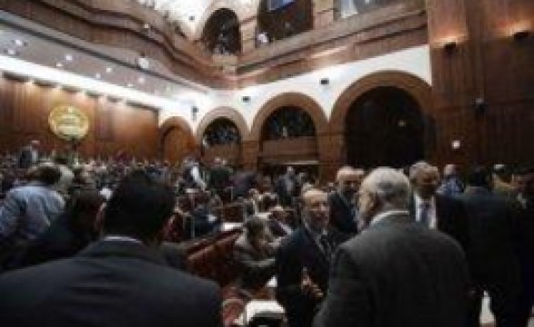 Projeto de Constituição do Egipto é adotado e será submetido a referendo