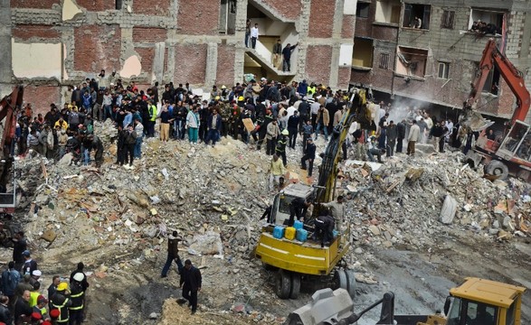 Ao menos 17 mortos em desabamento de prédio na cidade egípcia de Alexandria
