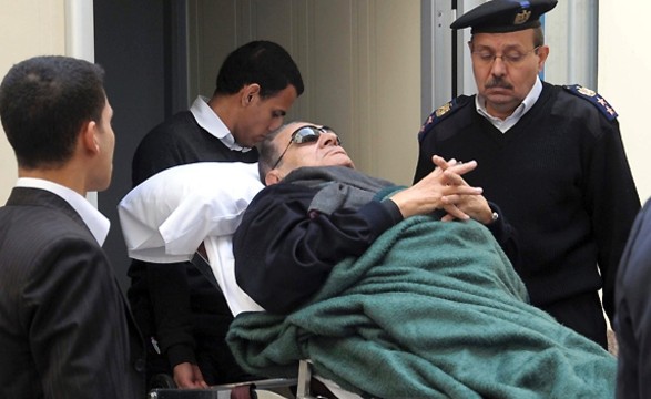 Mubarak transferido para hospital militar