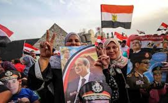 apoiantes festejam investidura de al-Sisi