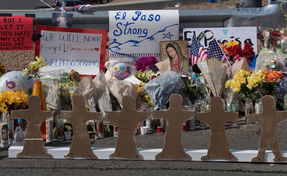 Mãe morre a salvar o filho em El Paso, pai morre a proteger os dois
